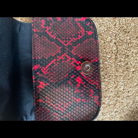 SCOOP X Walmart Snakeskin Belt Bag - Picture 3 of 4